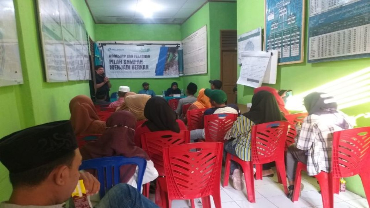 Pendampingan Pelindo Regional 4 terhadap warga pengelola Bank Sampah di tiga kelurahan di sekitar Makassar New Port (MNP). (ANTARA/Dokpri)