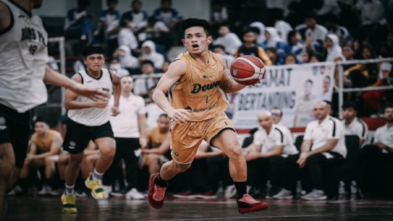 Pemain baru Dewa United Banten Basketball Samuel Devin Susanto. ANTARA/HO-IBL