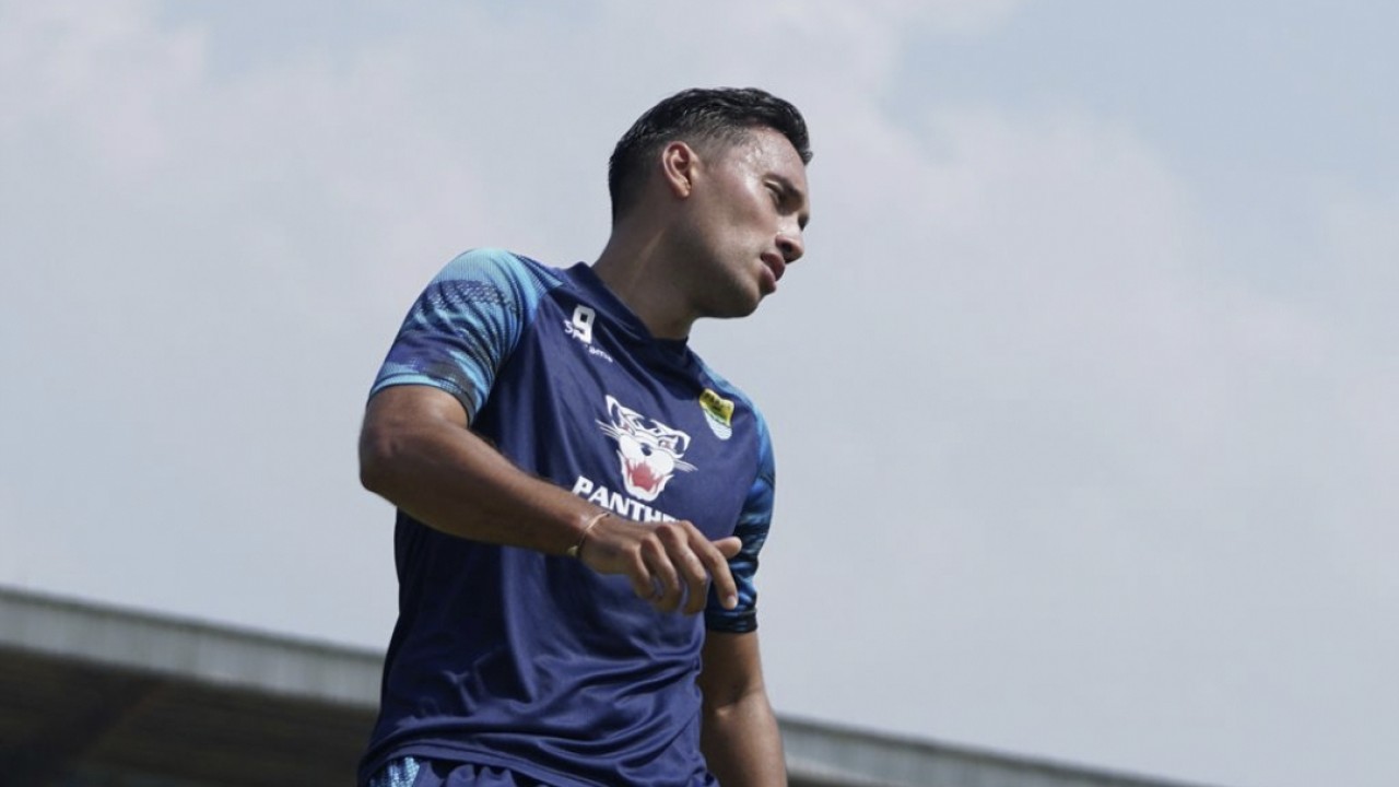 Pemain Persib Bandung, Ezra Walian