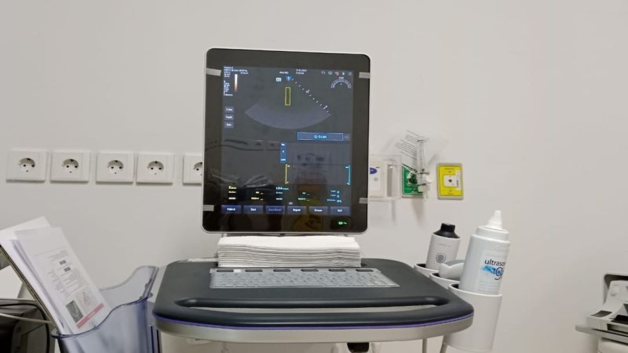 Pemeriksaan Elastrogafi Hati di MRCCC Siloam Hospitals Semanggi. (ANTARA/HO-Siloam Hospitals)