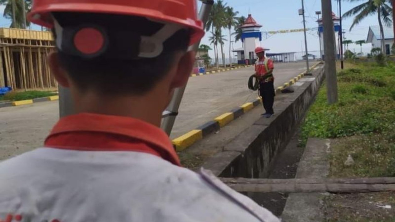 Pemerintah Provinsi Sulawesi Barat (Sulbar) membangun sarana pelayanan internet di pelabuhan Tanjung Silopo Kabupaten Polewali Mandar (Polman) di Mamuju, Selasa (17/10/2023) ANTARA Foto/ M Faisal Hanapi.