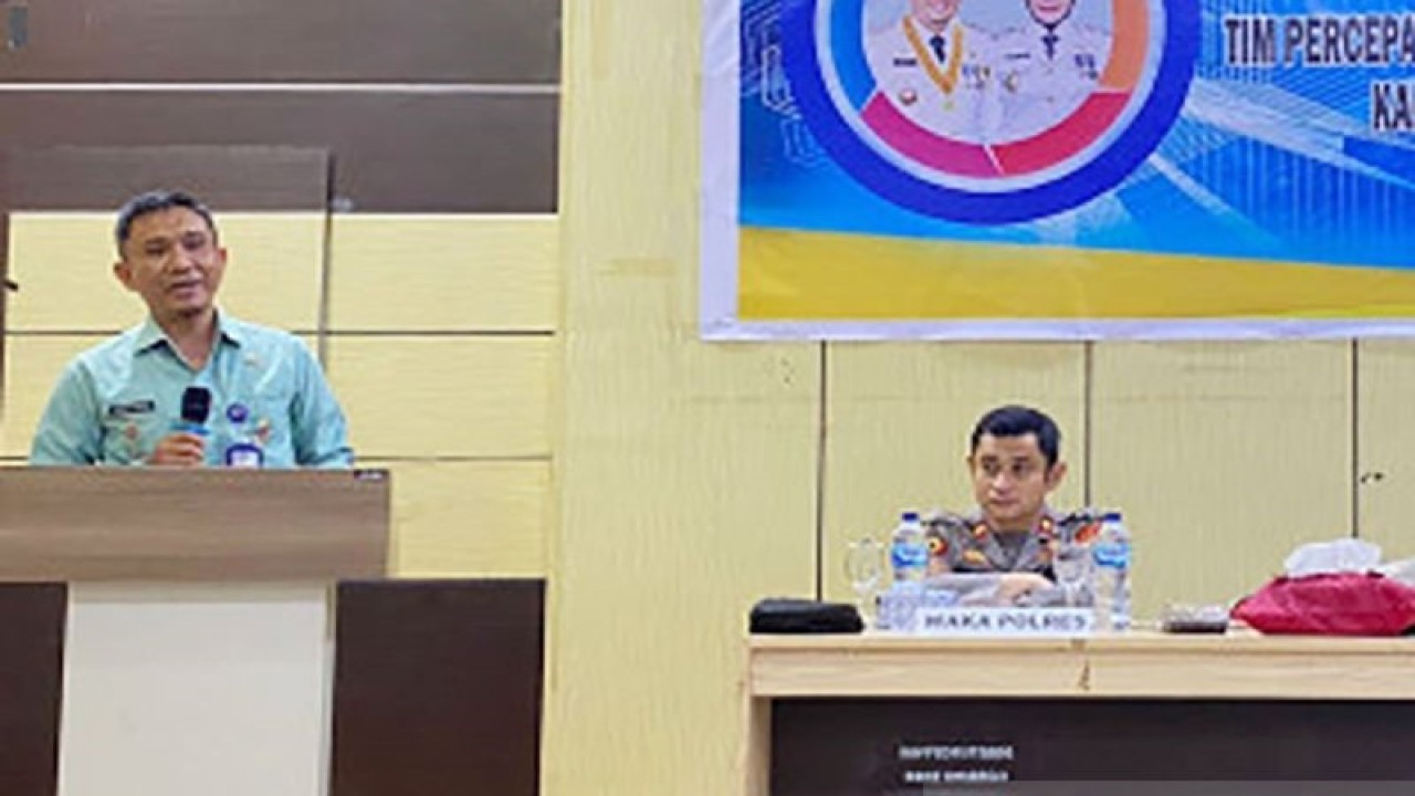 Plt. Kepala Dinas Sosial P3APPKB Bone Bolango Fredy Lasut pada Rapat Koordinasi Tim Percepatan Penurunan Stunting (TPPS) Kabupaten Bone Bolango, Gorontalo. ANTARA/HO-Diskominfo Bone Bolango