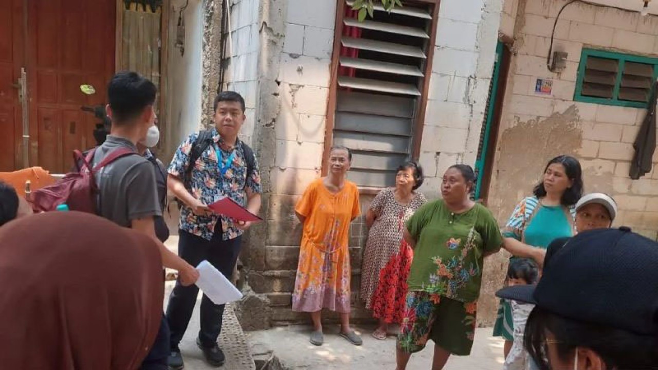 Pemerintah Kota Jakarta Barat (Pemkot Jakbar) melakukan survei lokasi pembuatan tangki septik di RT 05, RW 04, Rawa Buaya, Cengkareng, Jakarta Barat, Kamis (12/10/2023). ANTARA/HO-Pemkot Jakbar