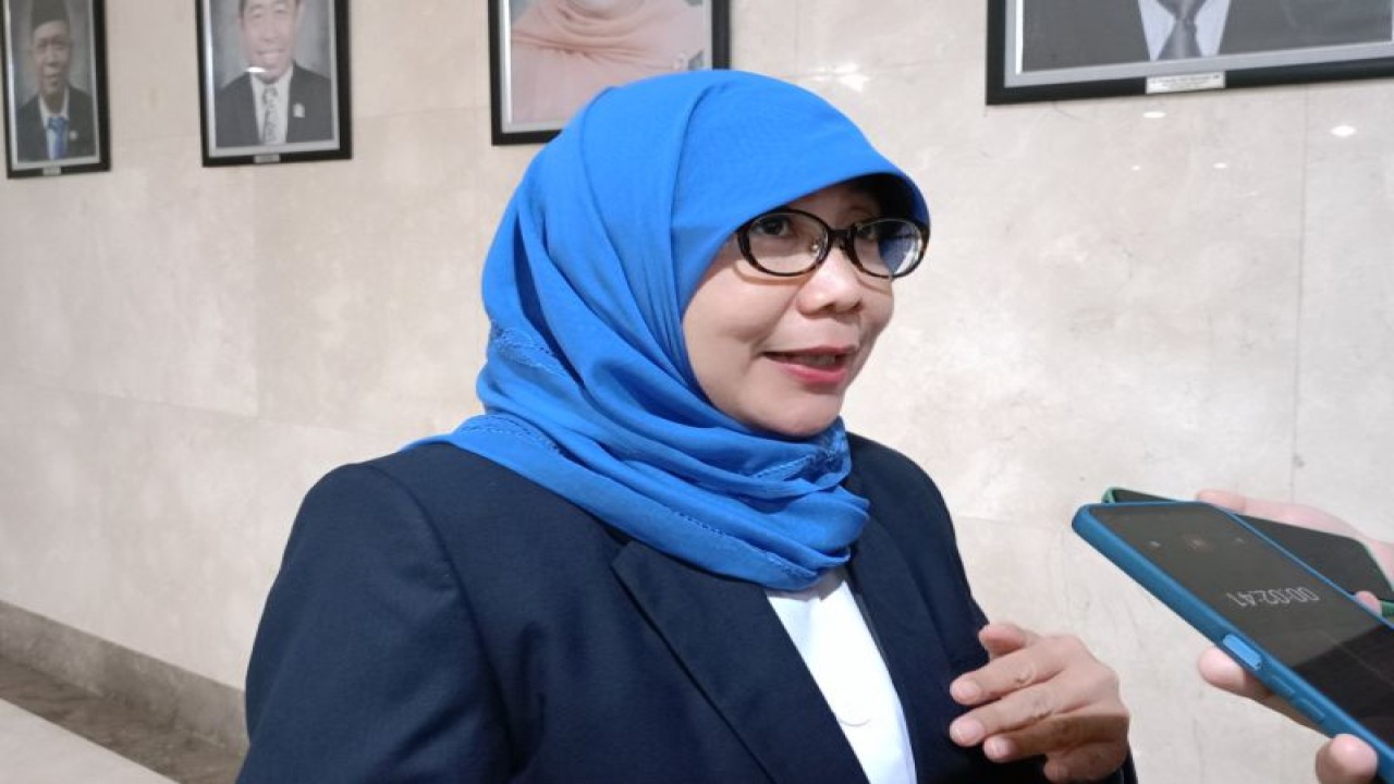 Kepala Dinas Ketahanan Pangan, Kelautan dan Pertanian (KPKP) DKI Jakarta Suharini Eliawati di Balai Kota DKI, Jakarta Pusat, Kamis (26/10/2023). (ANTARA/Siti Nurhaliza)