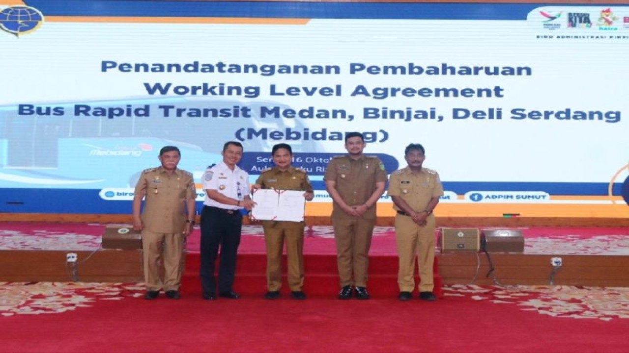 Penjabat Gubernur Suamatera Utara dalam kegiatan Pendatanganan Pembaharuan Working Level Agreeement Bus Rapid Transit Medan, Binjai, Deli Serdang (Mebidang) (ANTARA/HO-Humas Pemrpov Sumut)