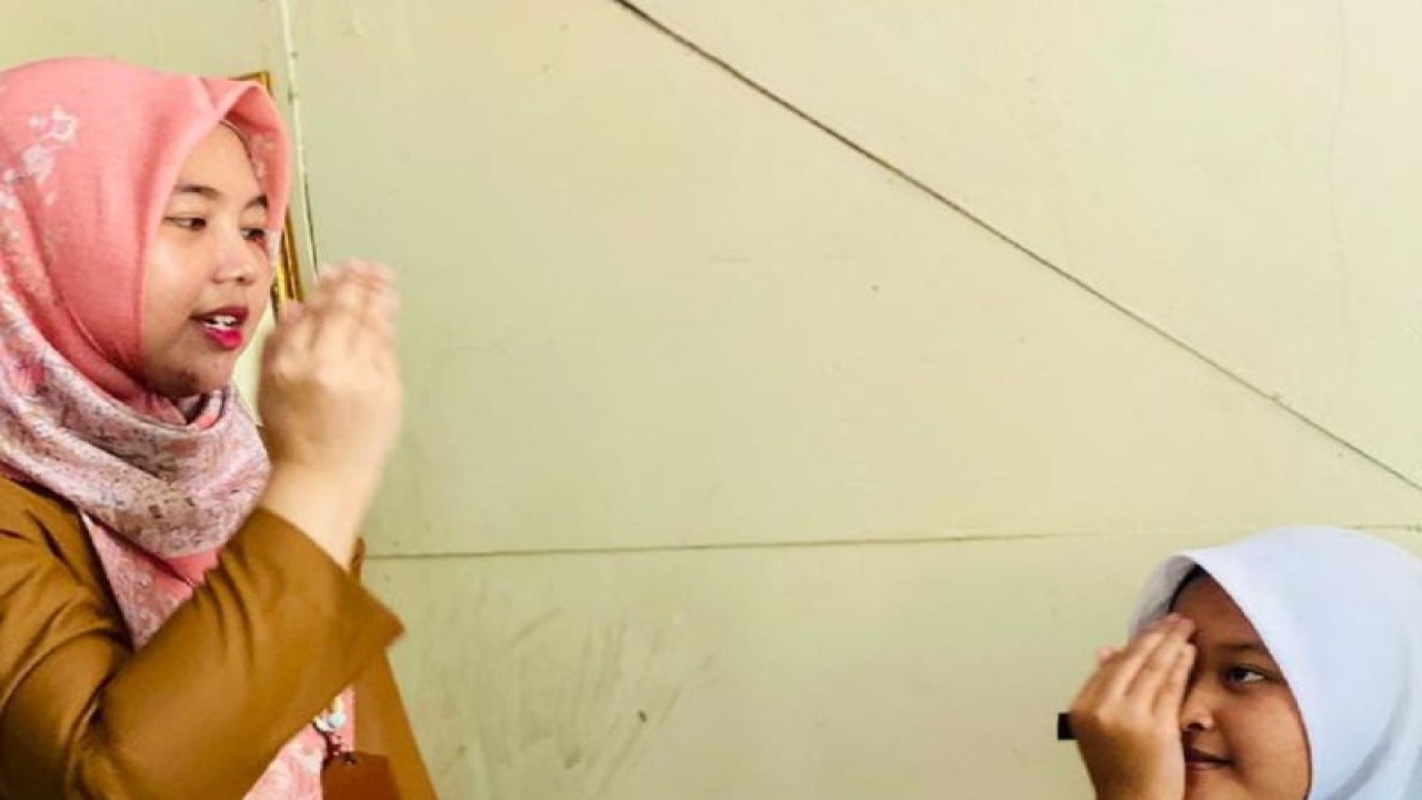 Puskesmas Ketapang Kota Tangerang melakukan skrining ke sekolah untuk memastikan penglihatan siswa dalam keadaan baik sebagai antisipasi dampak dari gawai. HO/Puskesmas Ketapang