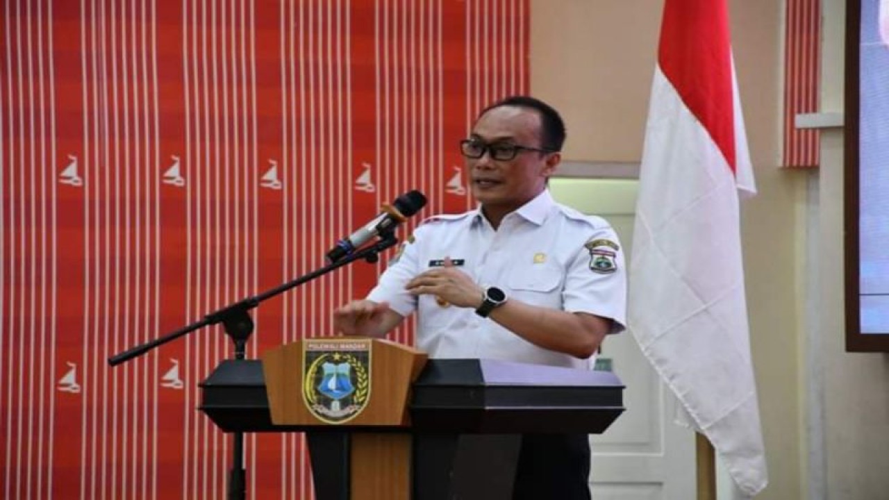 Penjabat Gubernur Sulbar Prof Zudan Arif Fakrulloh, di Mamuju, Rabu (18/10/2023) ANTARA Foto M Faisal Hanapi