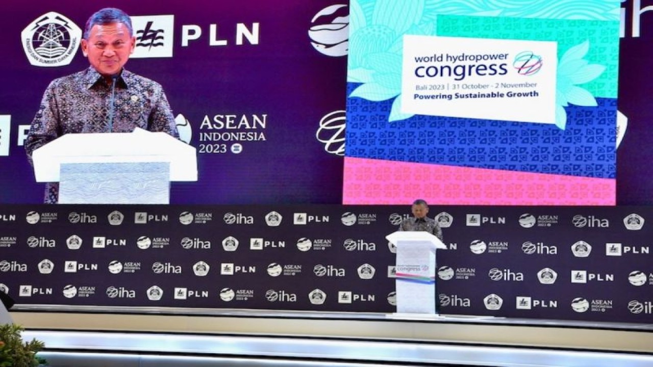 Menteri Energi dan Sumber Daya Mineral (ESDM) Arifin Tasrif berbicara saat pembukaan sesi plenary pada World Hydropower Congress (WHC) 2023 di Bali, Selasa (31/10/2023). ANTARA/HO-Humas Kementerian ESDM