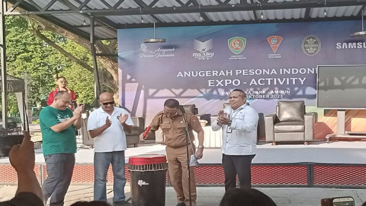 Pemerintah Kota (Pemkot) Ambon melaksanakan kegiatan dialog bertema musik pariwisata di taman Pattimura Ambon, Senin (30/10). ANTARA/ Penina F Mayaut.