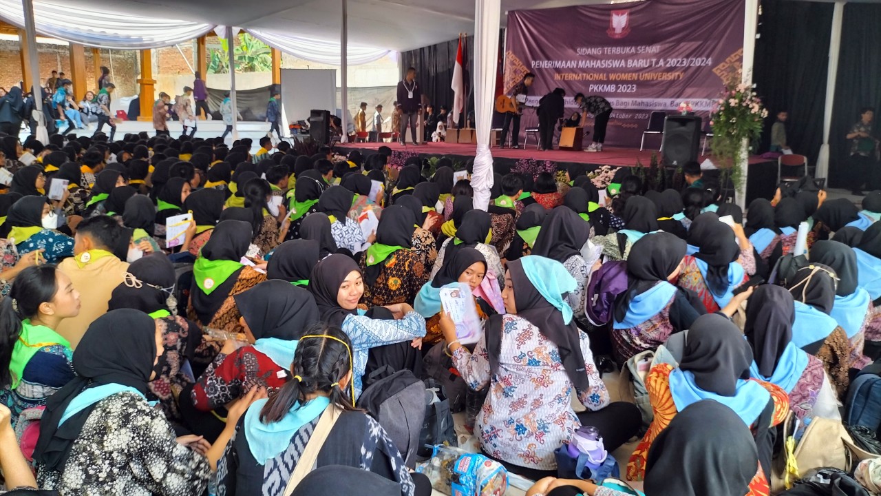 Kegiatan PKKMB International Women University di Kampus 2 Soreang. (Foto: Saifal Ode)