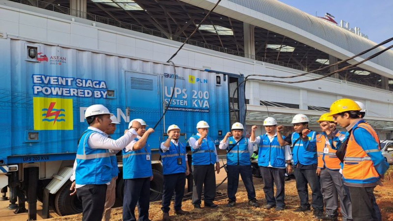 PLN Unit Induk Distribusi (UID) Jakarta Raya menyiapkan tiga lapis pasokan listrik di Stasiun Halim Kereta Cepat Jakarta Bandung (KCJB), Jakarta Timur. ANTARA/HO-PLN UID Jakarta Raya