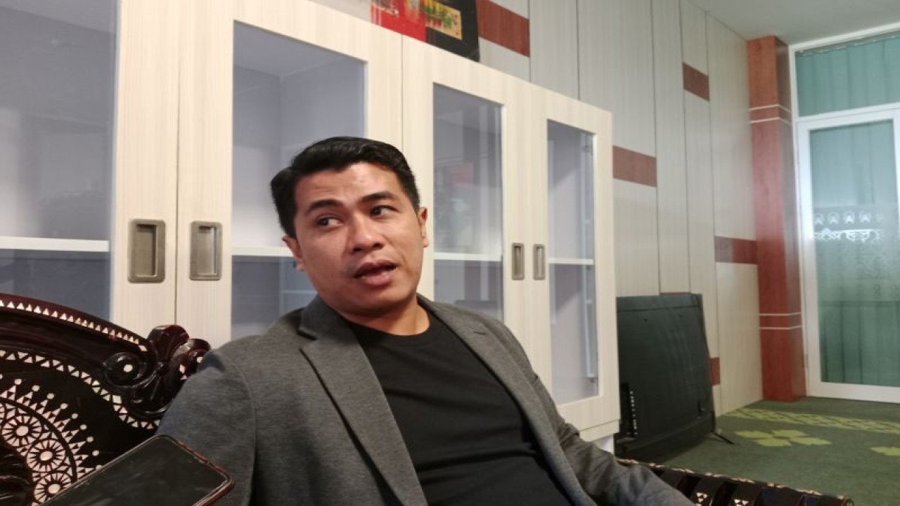 Plt Direktur PDAM Lombok Tengah, Bambang Supratomo (ANTARA/Akhyar Rosidi)