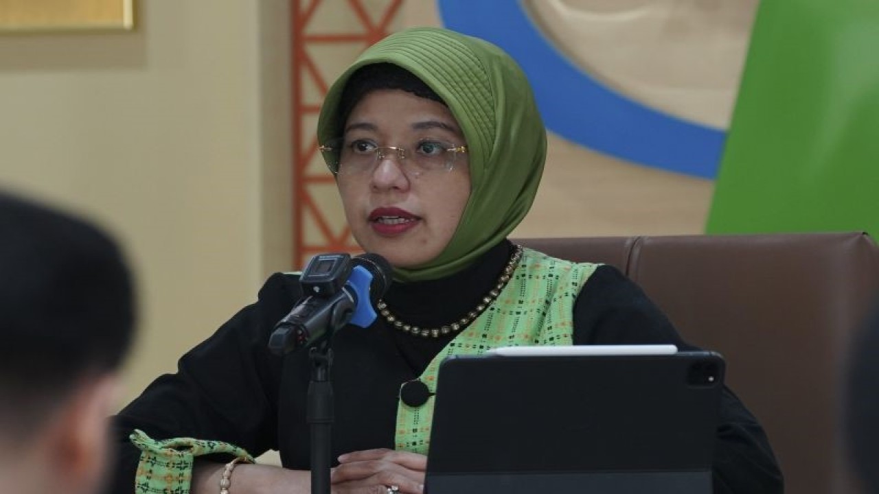 Plt Kepala BPS Amalia Adininggar Widyasanti memberikan keterangan pers di Jakarta, Senin (2/10/2023). (ANTARA/HO-BPS)