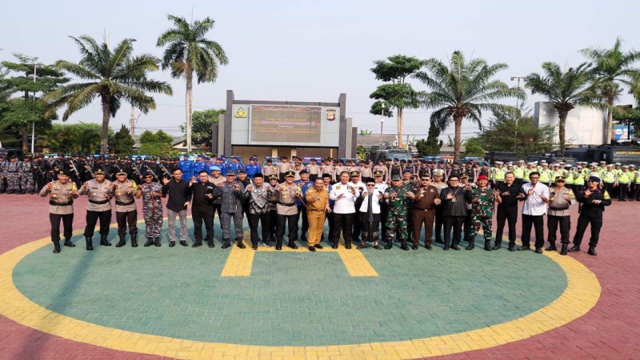 Polda Banten menggelar Apel Gelar Pasukan Operasi Mantap Brata Maung 2023-2024 yang dilaksanakan di Lapangan Markas Kepolisian Daerah Banten, Selasa (17/10). ANTARA/Dokumen Polda Banten