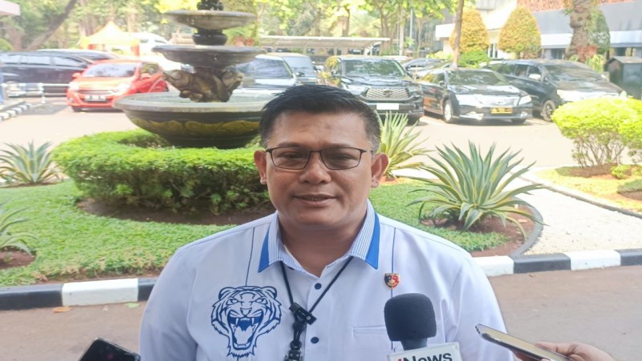 Dirreskrimsus Polda Metro Jaya Kombes Pol Ade Safri Simanjuntak saat diwawancarai di Jakarta, Rabu (4/10/2023). ANTARA/Ilham Kausar