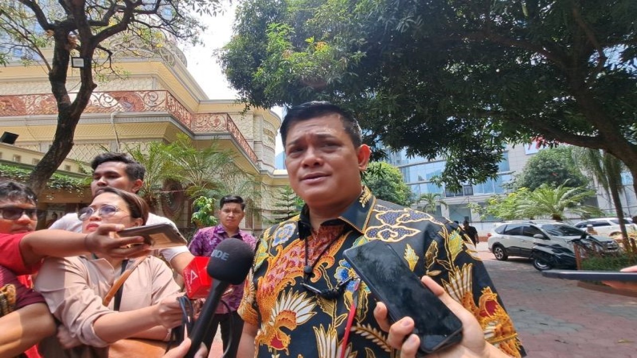 Dirreskrimsus Polda Metro Jaya Kombes Pol Ade Safri Simanjuntak saat ditemui di Polda Metro Jaya, Jumat (27/10/2023).. ANTARA/Ilham Kausar