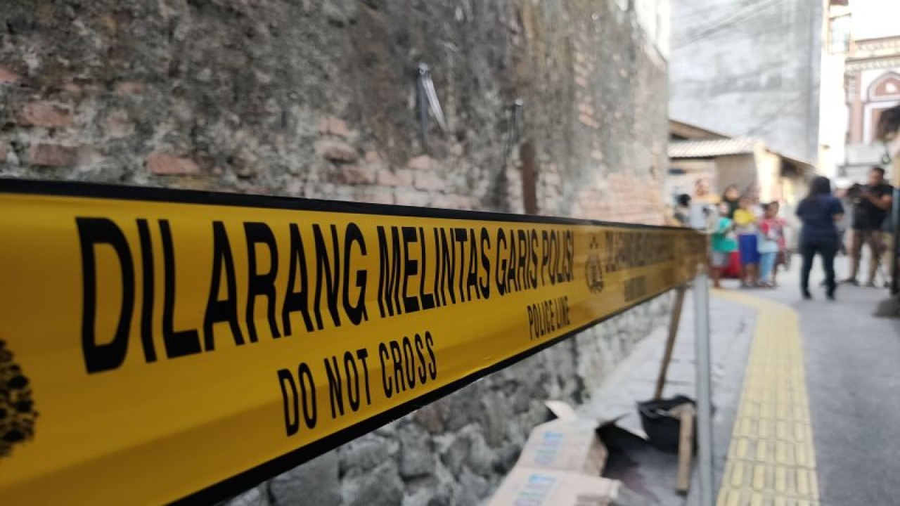 Lokasi tewasnya siswa kelas IX SMP Negeri 132, Cengkareng, Jakarta Barat, yang terjatuh dari lantai empat gedung sekolah, Senin (9/10/2023).  ANTARA/Risky Syukur