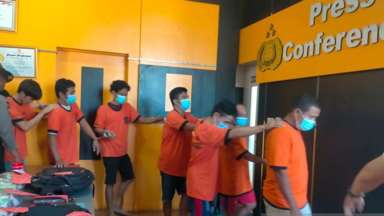 Satresnarkoba Polres Singkawang berhasil mengamankan narkotika yang diduga jenis sabu sebanyak 4,052 Kg dari 8 tersangka tindak pidana narkotika di wilayah Polres Singkawang sepanjang bulan Oktober 2023. (Rudi)