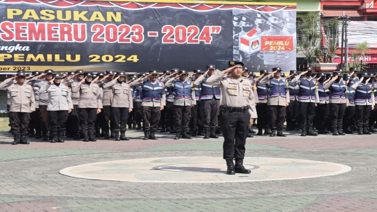 Foto arsip. Personel Kepolisian Resor (Polres) Malang saat mengikuti Apel Gelar Pasukan Operasi Mantap Brata Semeru 2023-2024, di Kepanjen, Kabupaten Malang, Jawa Timur, Selasa (17/10/2023). ANTARA/HO-Humas Polres Malang.