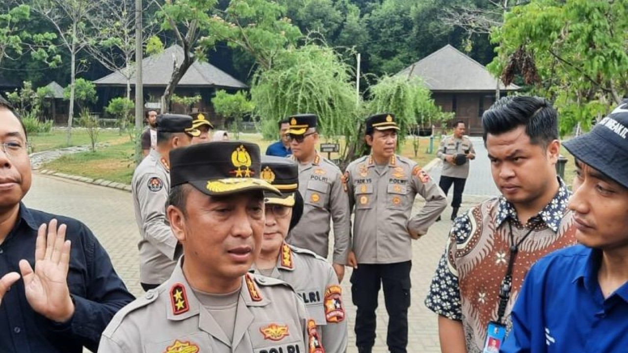 Kepala Divisi Humas Polri Irjen Pol. Sandi Nugroho memberikan keterangan kepada wartawan di Jakarta, Jumat (13/10/2023). (ANTARA/Laily Rahmawaty)