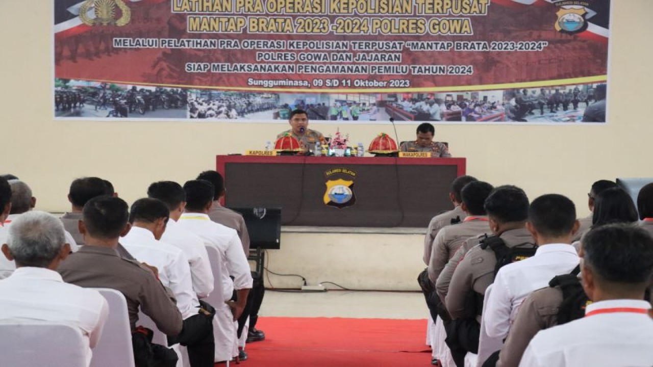 Suasana pelatihan pelatihan pengamanan Pemilu pra operasi Mantap Brata 2023-2024 untuk persiapan menghadapi pelaksanaan tahapan Pemilu serentak 14 Februari 2024 di aula Polresta Gowa, Kabupaten Gowa, Sulawesi Selatan, Senin (9/10/2023). ANTARA/HO-Dokumentasi Polres Gowa.