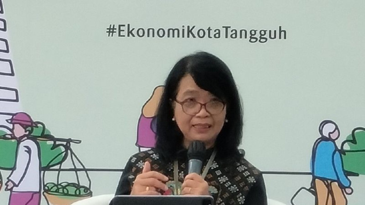Direktur Jenderal Cipta Karya Kementerian PUPR Diana Kusumastuti saat acara Hari Habitat Dunia dan Hari Kota Dunia 2023 di Gelora Bung Karno, Jakarta, Senin (2/10/2023). ANTARA/Aji Cakti