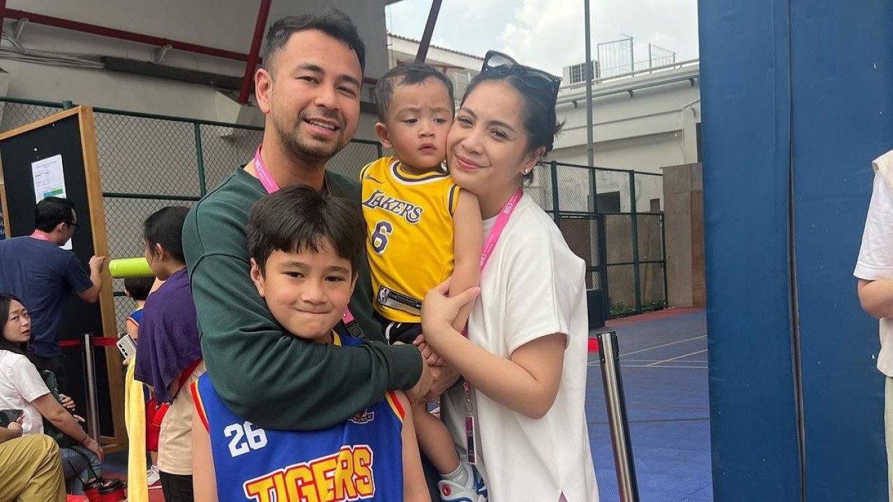 Raffi Ahmad dan Nagita Slavina bersama anaknya/Instagram