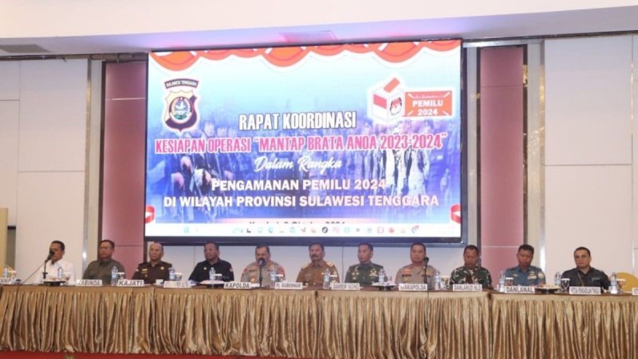 Rakor Mantap Brata Anoa 2023-2024 yang diselenggarakan Polda Sulawesi Tenggara dengan melibatkan KPU dan Bawaslu Sultra sebagai narasumber di salah satu hotel di Kendari, Selasa. (ANTARS/HO-Humas Polda Sultra)