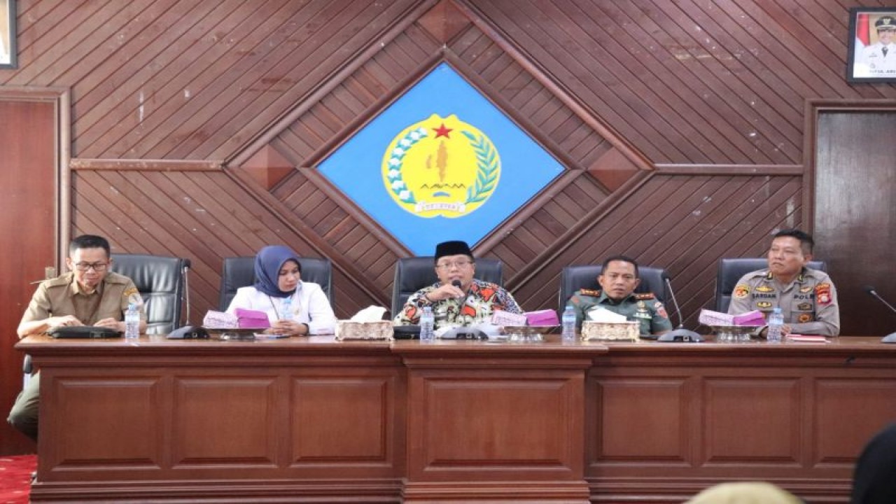 Suasana Rapat Koordinasi Forkopimda Kabupaten Kepulauan Selayar membahas persiapan pelaksanaan Festival Takabonerate di Kabupaten Kepualaun Selayar, Sulsel. Antara/ HO-Pemkab Selayar