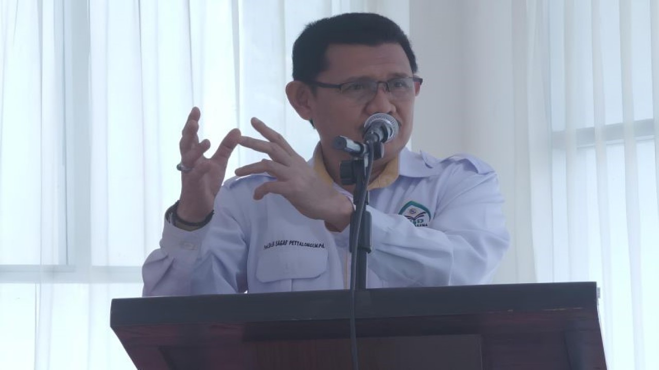 Rektor UIN Datokarama Profesor Sagaf S Pettalongi (ANTARA/Muhammad Hajiji)