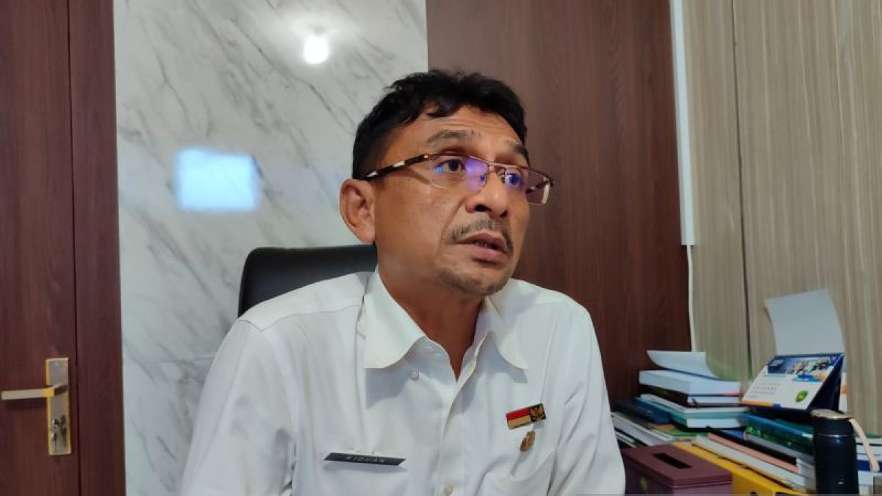 Kepala Dinas Lingkungan Hidup Kota Bengkulu Riduan. ANTARA/Anggi Mayasari