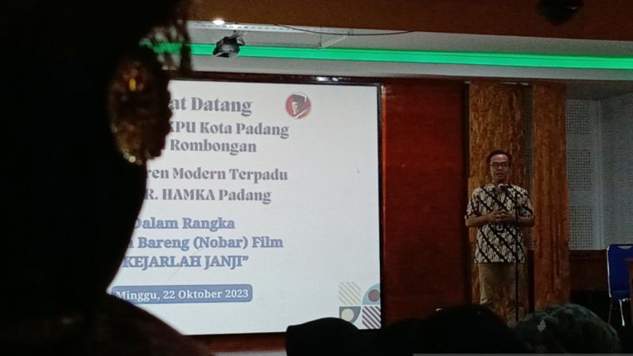 Ketua KPU Kota Padang, Riki Eka Putra. (ANTARA/Miko Elfisha)