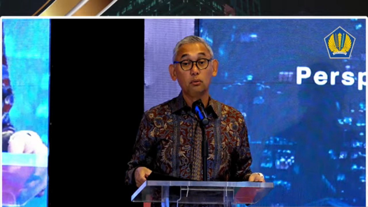 Direktur Jenderal Kekayaan Negara Kementerian Keuangan (Kemenkeu) Rionald Silaban berbicara dalam Seminar Internasional Hari Kekayaan Negara tentang Reimagining Jakarta Future yang dipantau virtual di Jakarta, Senin (23/10/2023). ANTARA/Martha Herlinawati Simanjuntak