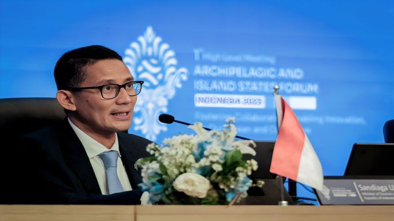 Menparekraf Sandiaga Salahuddin Uno meyakini penyelenggaraan KTT AIS Forum 2023 memberikan dampak positif pada sektor pariwisata Bali.  (ANTARA/HO-Biro Komunikasi Kementerian Pariwisata dan Ekonomi Kreatif)