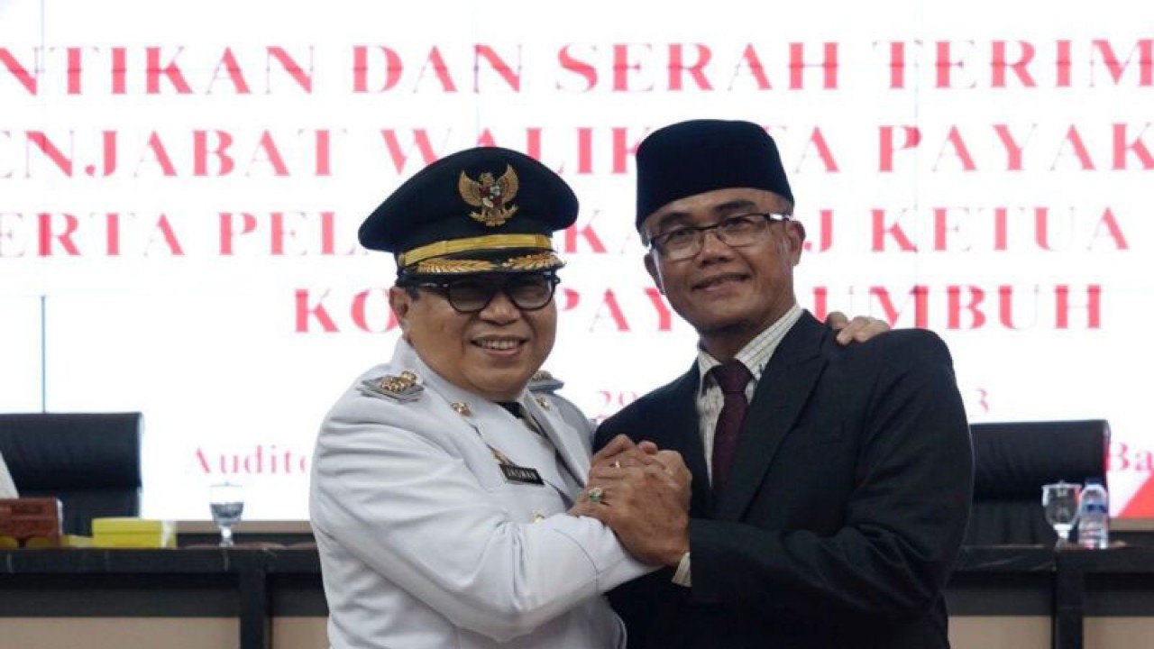 Pj Wako Payakumbuh Jasman bersama Sekda Payakumbuh Rida Ananda.  (Antara/HO-Pemkot Payakumbuh)