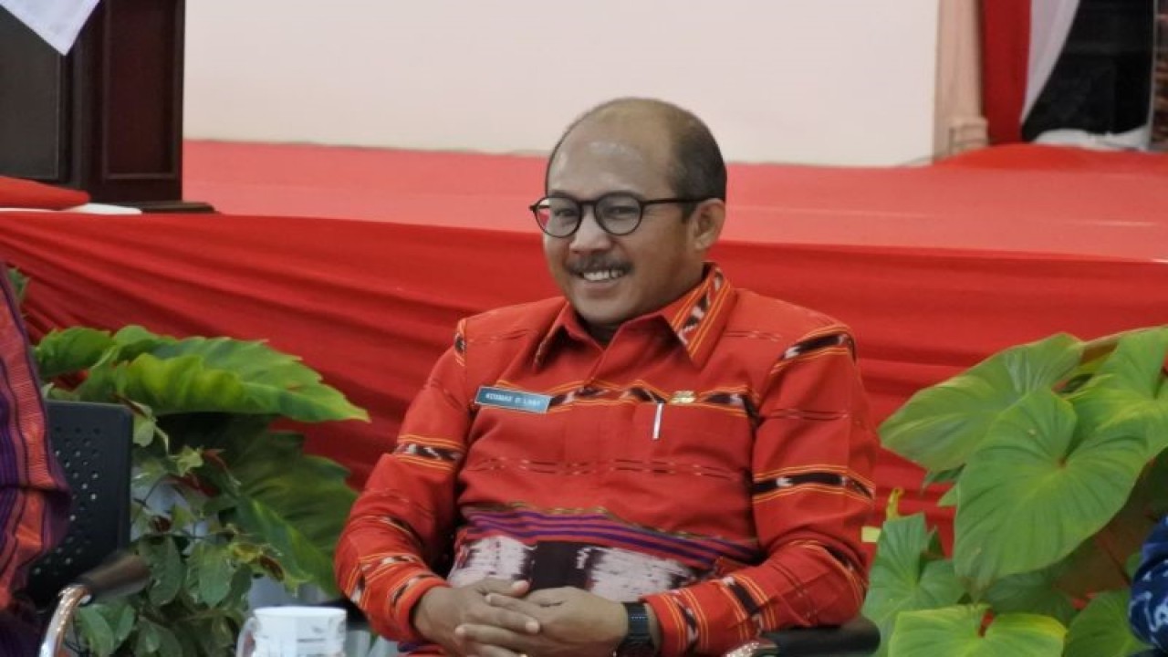 Sekretaris Daerah Provinsi Nusa Tenggara Timur Kosmas D Lana. (ANTARA/Benny Jahang)