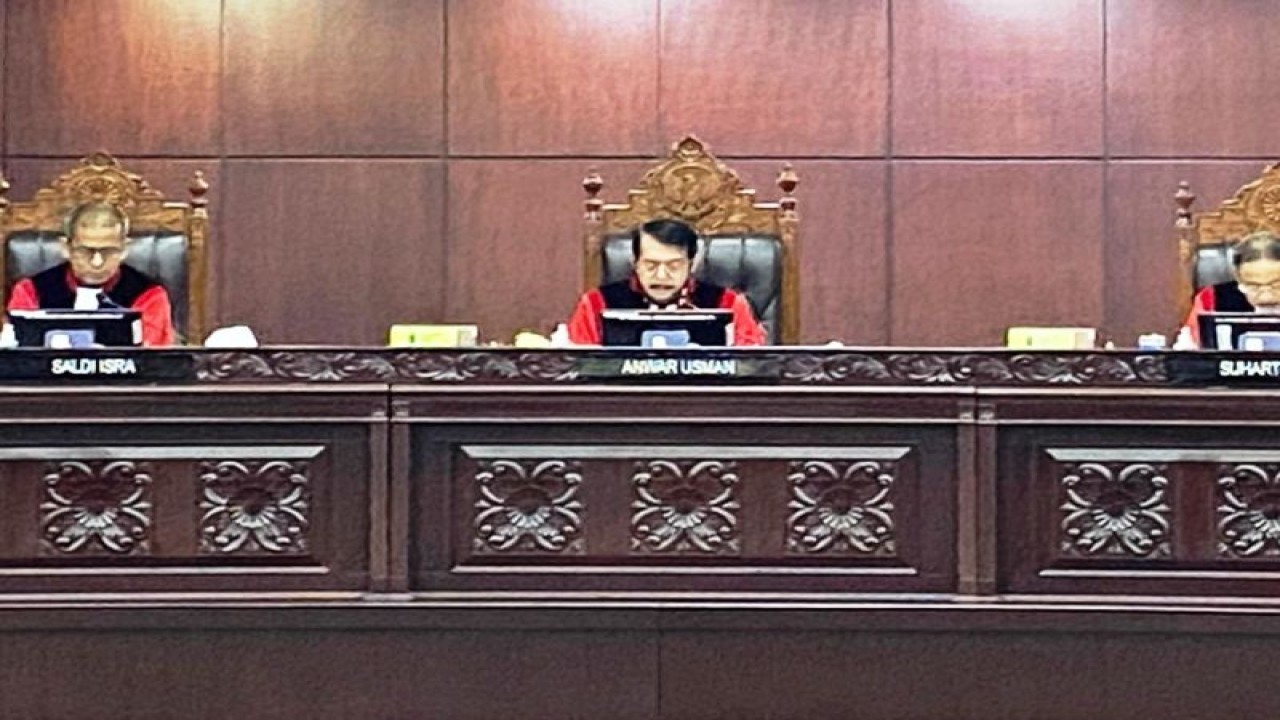 Sidang pengucapan putusan/ketetapan di Gedung Mahkamah Konstitusi RI, Jakarta, Senin (16/10/2023). (ANTARA/Fath Putra Mulya)