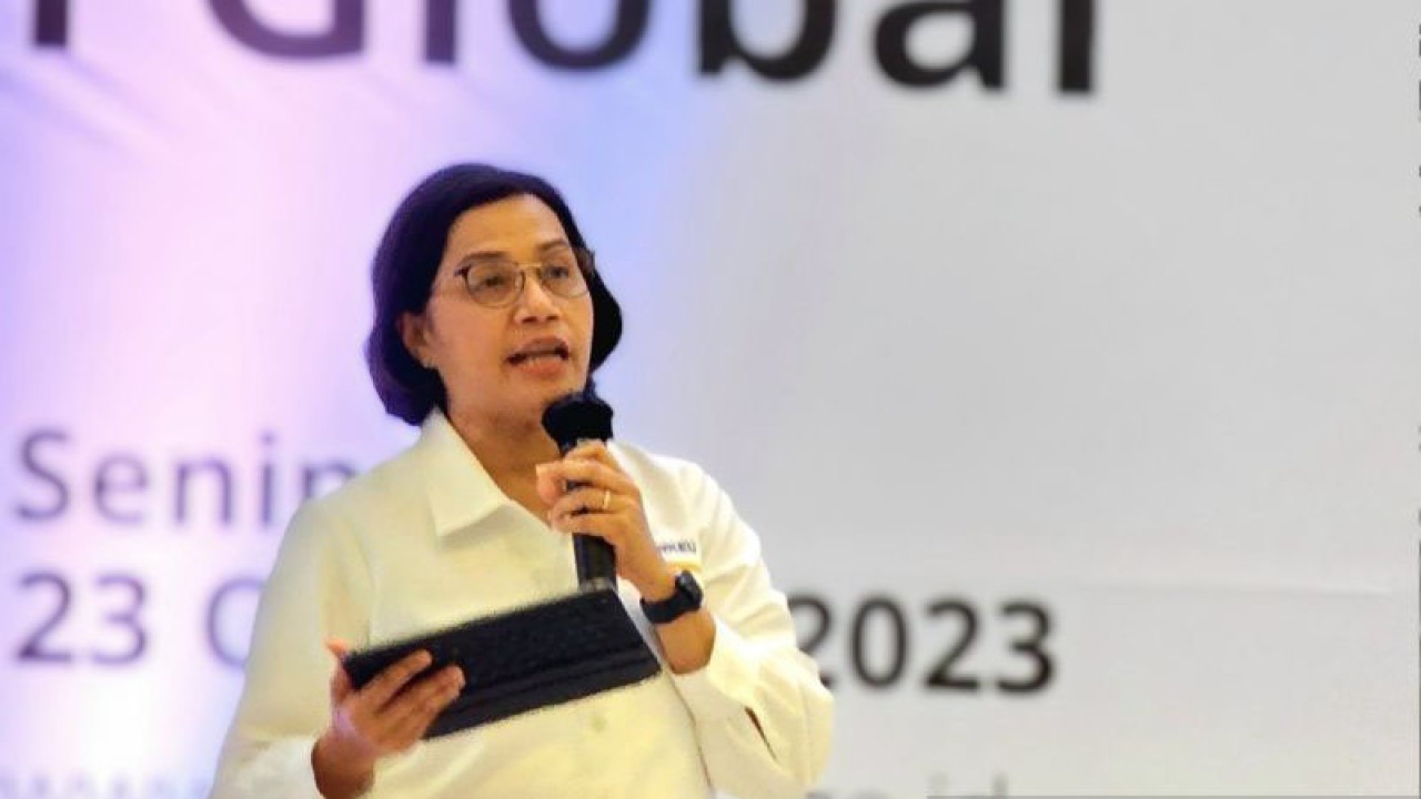 Menteri Keuangan (Menkeu) Sri Mulyani Indrawati saat memberi kuliah umum di Undip Semarang, Senin (23/10/2023). ANTARA/I.C. Senjaya
