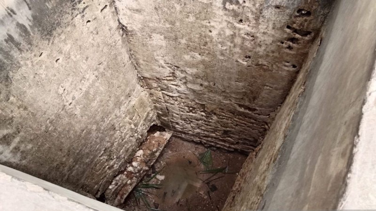 Salah satu sumur warga yang merupakan sumber mata air desa setempat mengalami kekeringan di Kabupaten Banggai Kepulauan, Selasa (31/10/2023). (ANTARA/HO-BPBD Sulteng)