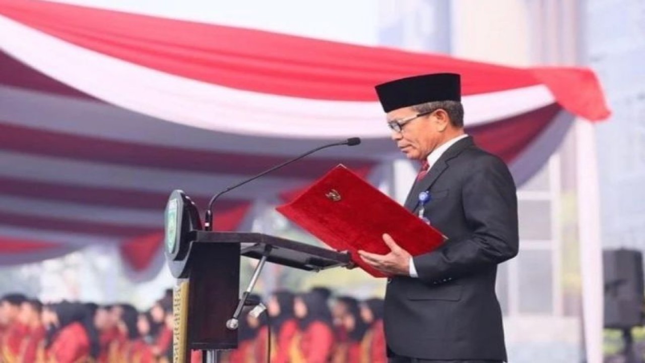 Sekretaris Daerah Sumatra Selatan SA. Supriono saat menjadi Inspektur Upacara peringatan Hari Sumpah Pemuda 2023, di Palembang, Sabtu (28/10/2023). (ANTARA/HO-Diskominfo)