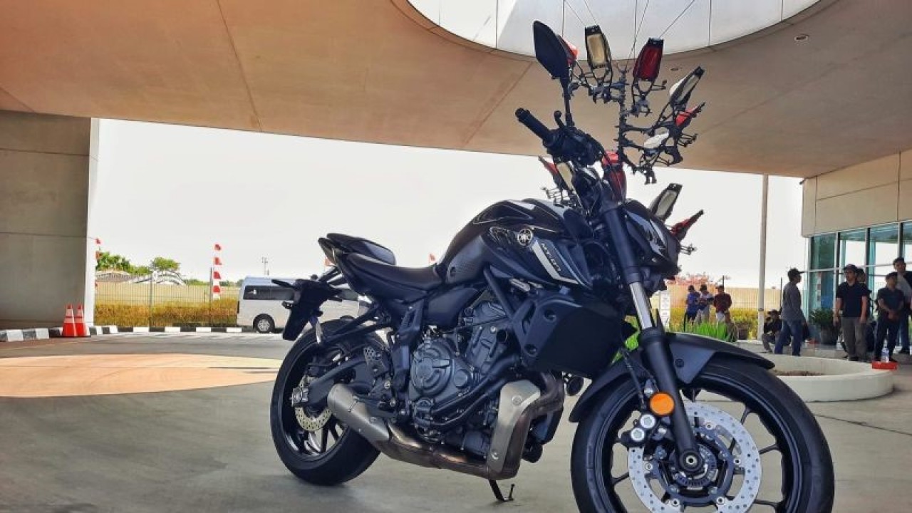 Tampilan Yamaha MT07 yang diproduksi secara lokal untuk kebutuhan ekspor ke Eropa. (ANTARA/Chairul Rohman)