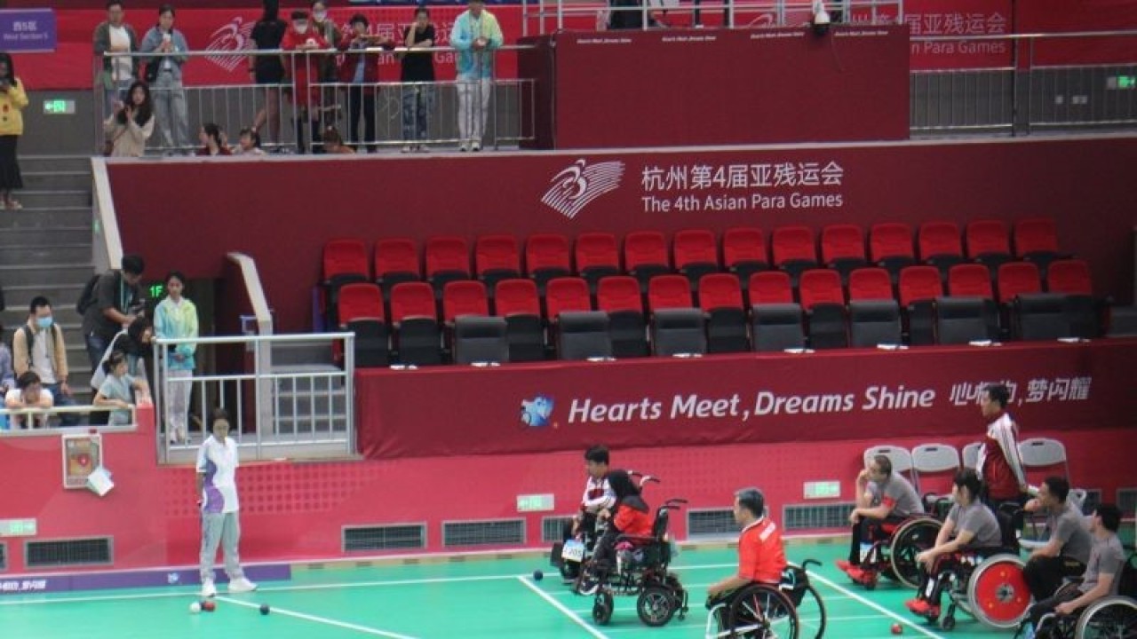 Tim beregu Boccia Indonesia pada babak semifinal Asian Para Games 2022 di Hangzhou Gymnasium, China, Jumat (27/10/2023). ANTARA/Bambang Dwi Marwoto.