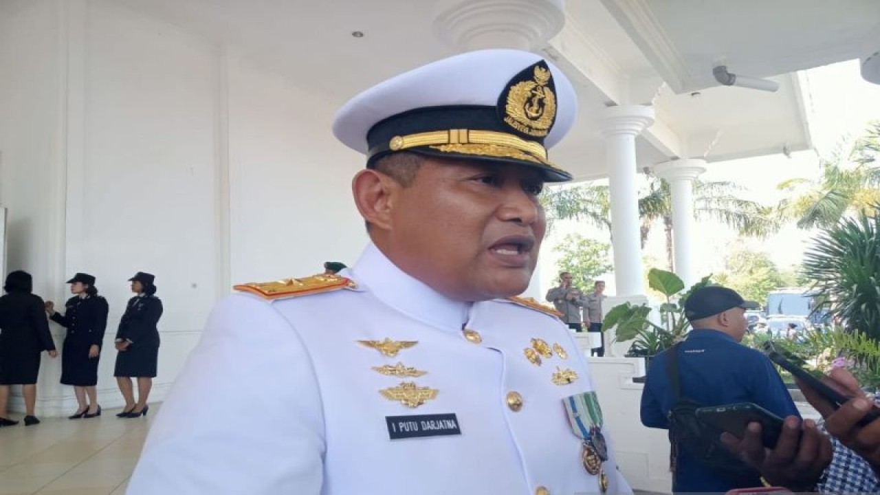 Komandan Pangkalan Utama TNI AL VII Kupang Provinsi Nusa Tenggara Timur Laksamana Pertama TNI I Putu Darjatna (ANTARA/Benny Jahang)