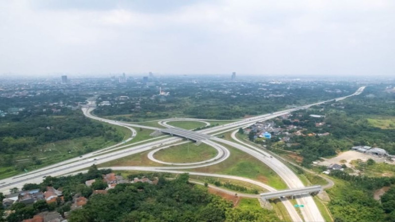 Akses jalan tol di salah satu kota mandiri di Tangerang. ANTARA/HO-Modernland