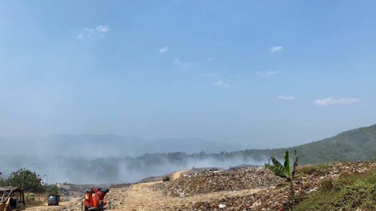 Arsip: Kondisi Tempat Pembuangan Akhir (TPA) Sampah Sarimukti, Kabupaten Bandung Barat Jawa Barat (17/9/2023). ANTARA/Rubby Jovan.