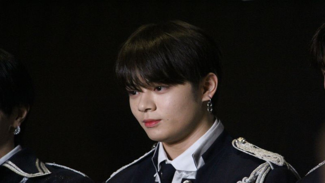 Tsurubo Shion JO1 dalam konferensi pers di Jakarta, Selasa (31/10/2023). JO1 akan konser di Jakarta bertema "BEYOND THE DARK - LIMITED EDITION" di Ciputra Artpreneur Theater, Jakarta pada 1 November 2023, merupakan penampilan perdana mereka di Indonesia. (ANTARA/Lia Wanadriani Santosa)