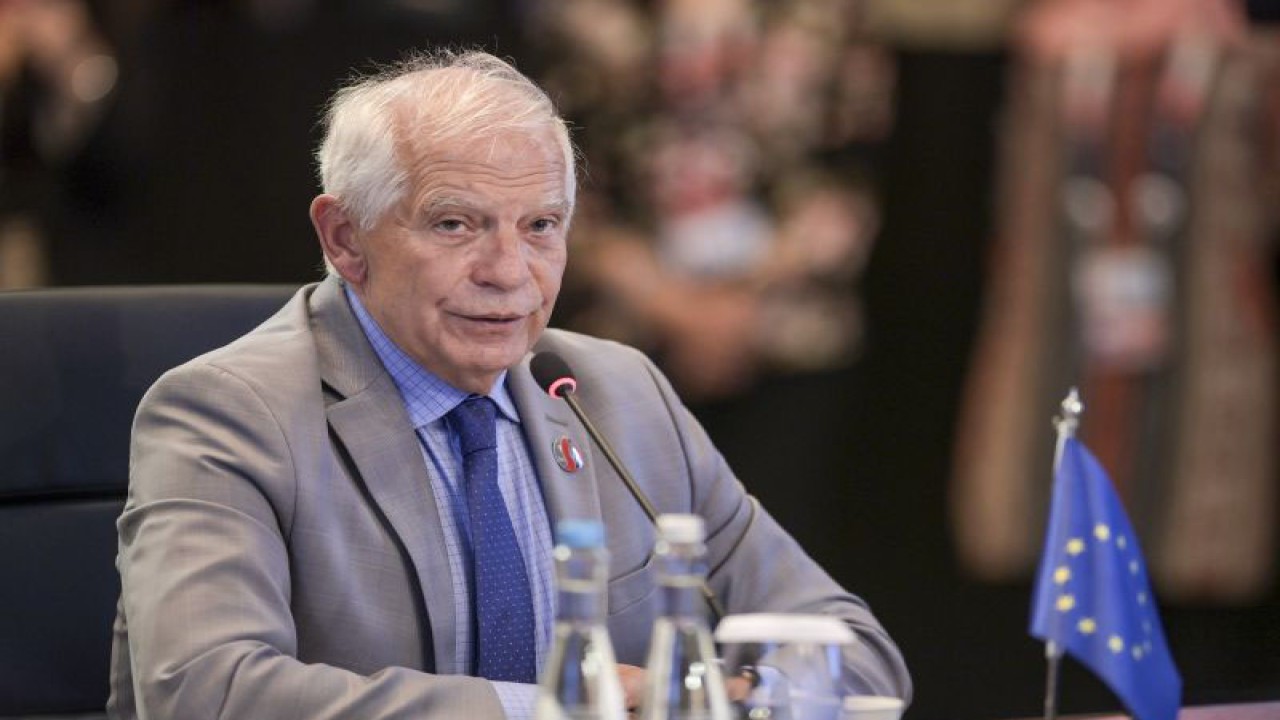Arsip - Kepala Kebijakan Luar Negeri dan Keamanan Uni Eropa yang juga Wakil Presiden Komisi Eropa Josep Borrell menyampaikan pandangan pada Pertemuan Menteri Luar Negeri ASEAN (PMC) bersama Uni Eropa di Jakarta, Kamis (13/7/2023). ANTARA FOTO/Hafidz Mubarak A/nz