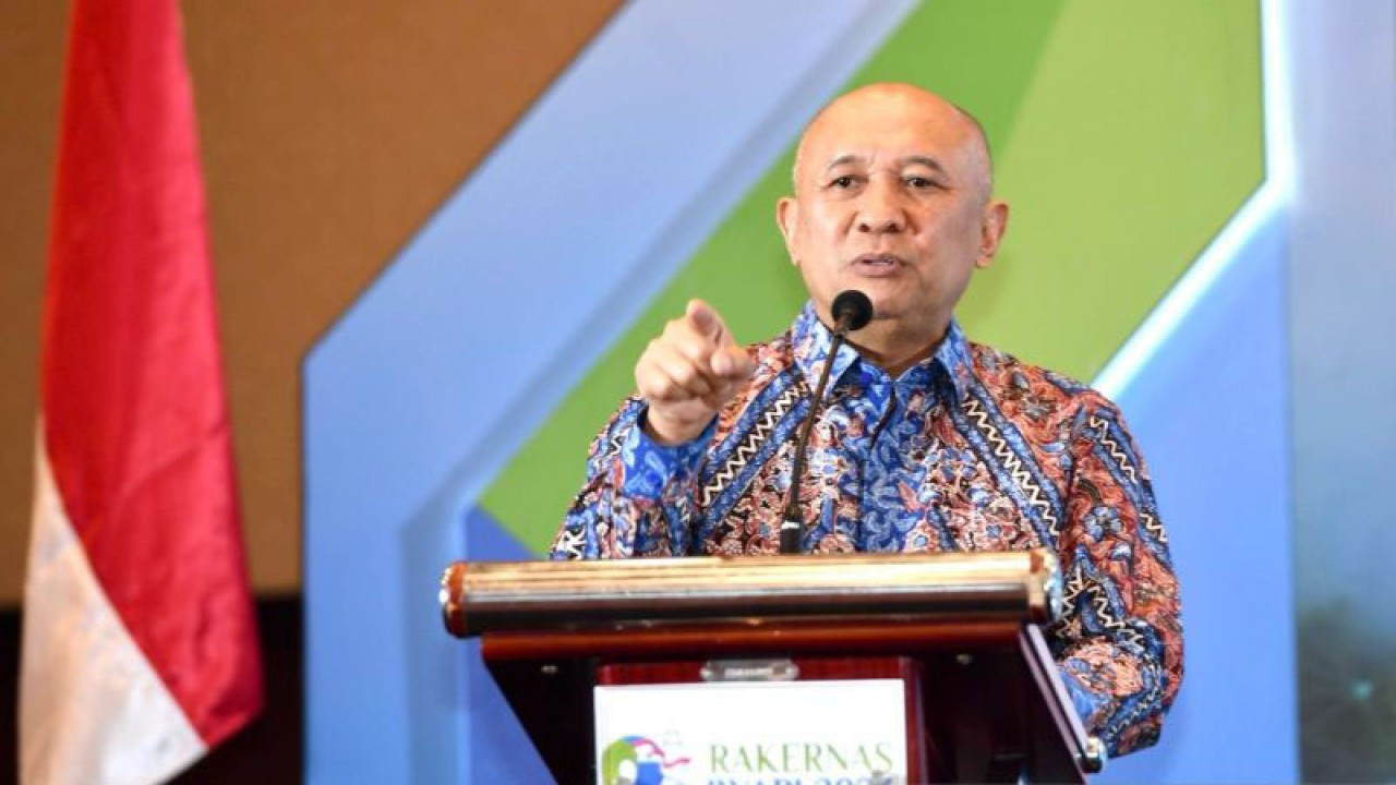 Menteri Koperasi dan UKM (MenKopUKM) Teten Masduki pada acara Rapat Kerja Nasional (Rakernas) 2 Ikatan Wanita Pengusaha Indonesia (Iwapi) di Tangerang, Banten, Selasa (24/10/2023). ANTARA/HO-KemenKopUKM.