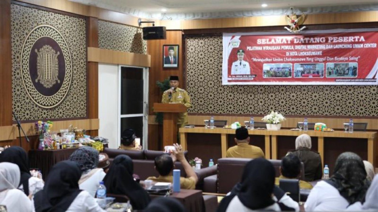 Pj Wali Kota Lhokseumawe Imran saat menghadiri peluncuran UMKM Center dan fasilitasi sertifikasi halal UMKM di Kota Lhokseumawe, Provinsi Aceh. ANTARA/HO-Humas Pemkot Lhokseumawe