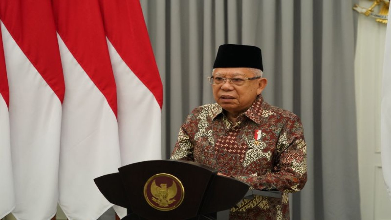 Wakil Presiden Ma'ruf Amin saat menyampaikan arahan secara virtual pada acara Rapat Koordinasi Nasional (Rakornas) Percepatan dan Perluasan Digitalisasi Daerah Tahun 2023 di Jakarta, Selasa (4/10/2023). (ANTARA/HO-Satwapres)